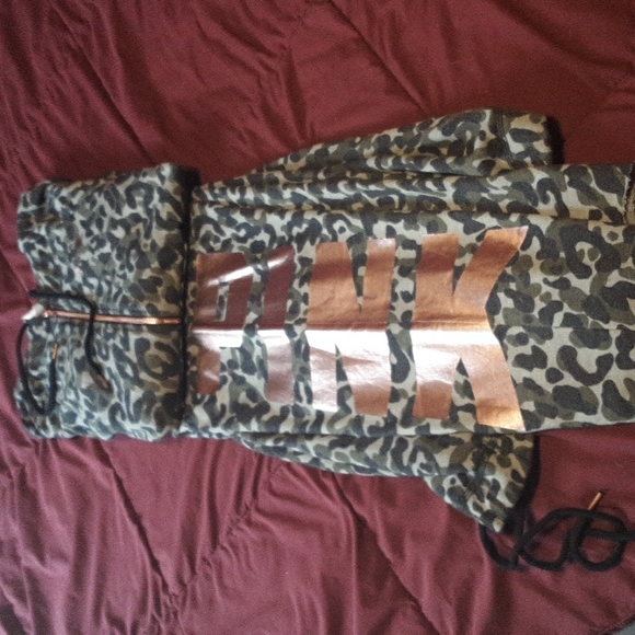 Victoria's Secret Pink Camouflage/Rose Gold lounge suit. - Picture 14 of 16